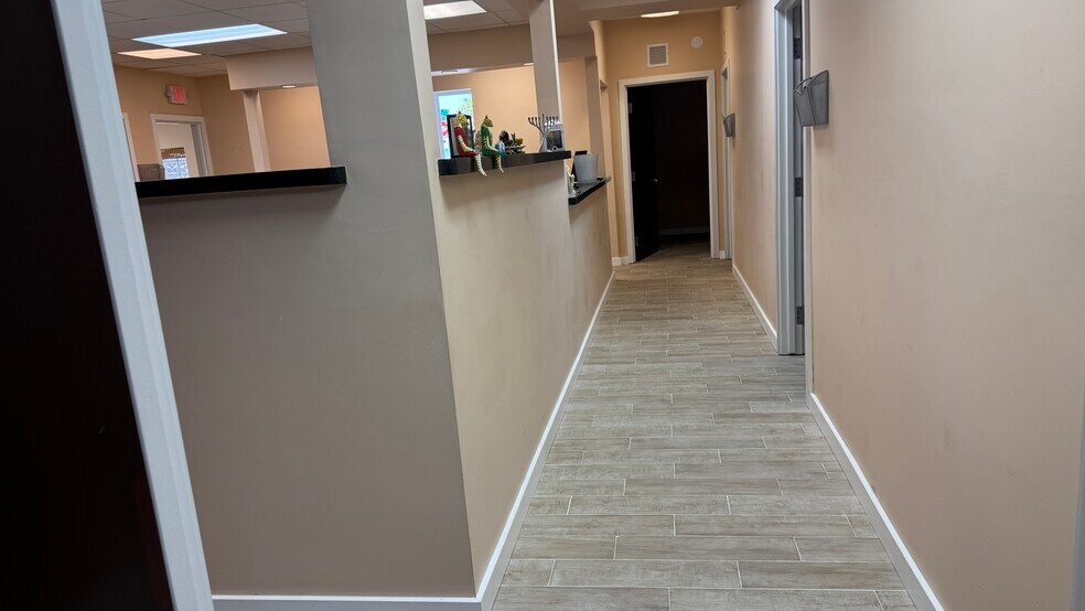 More Photos Of 1785 NE Broad Cswy, North Miami Beach Medical For Lease