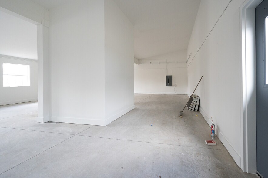 More Photos Of 255 Garden Dr, Bozeman Flex For Lease