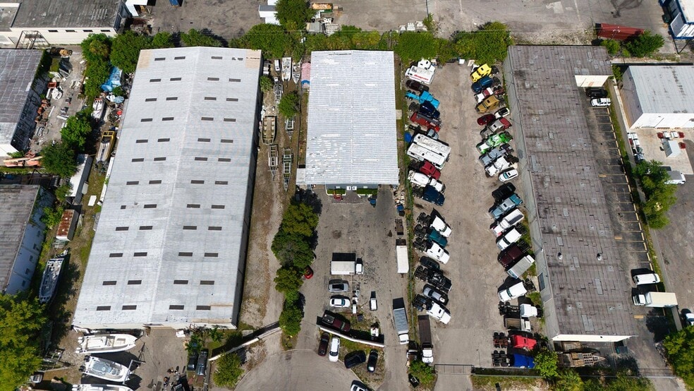 More Photos Of 13050 NW 43rd Ave, Opa Locka Warehouse For Lease