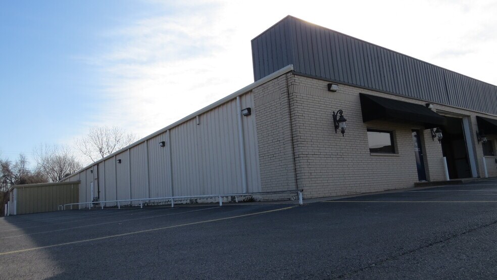 More Photos Of 310 S Coltrane Rd, Edmond Warehouse For Lease