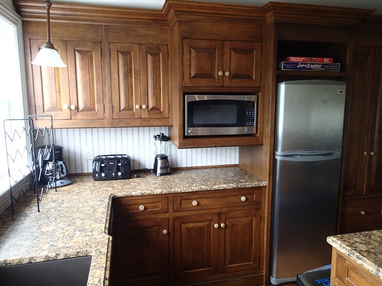 More Photos Of 33 Main St, Nantucket Storefront Retail Office For Sale