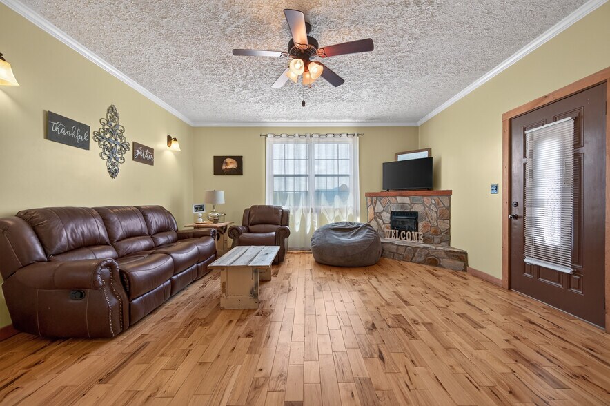 More Photos Of 639 Wagon Wheel Rd, Elk Creek Lodge Meeting Hall For Sale