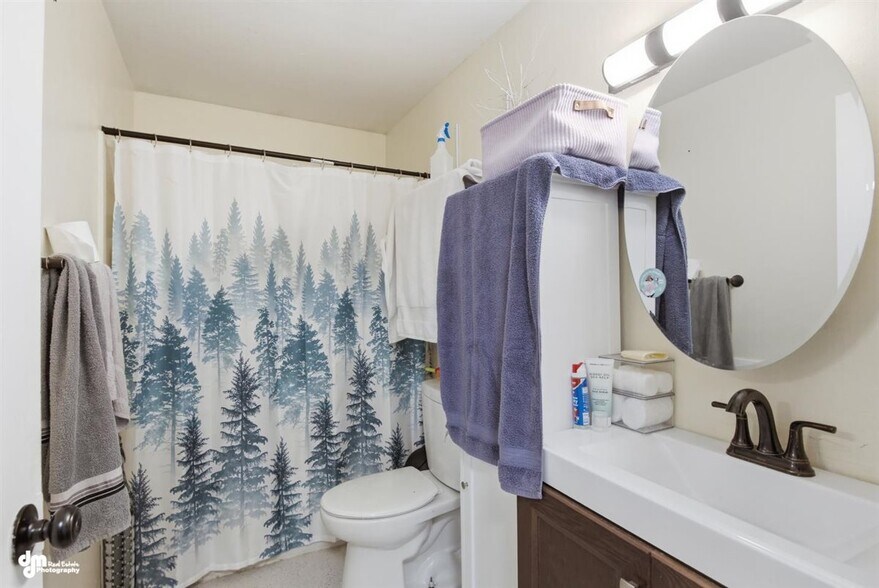 More Photos Of 12521 Tanada Loop, Anchorage Multifamily For Sale