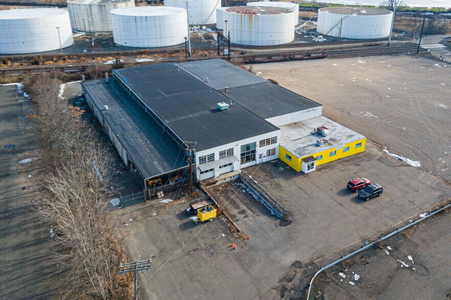 More Photos Of 299 Welton St, Hamden Warehouse For Lease