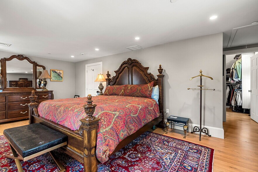 More Photos Of 314 Essex St, Salem Specialty For Sale