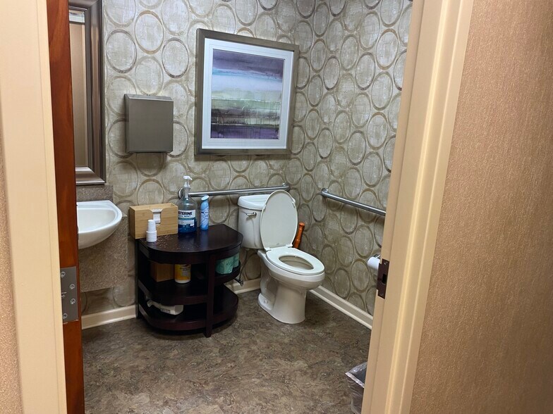 More Photos Of 601 Bethlehem Pike, Montgomeryville Medical For Sale