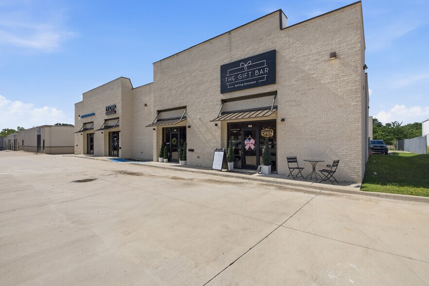 More Photos Of 1821-1829 John McCain Rd, Colleyville Warehouse For Sale