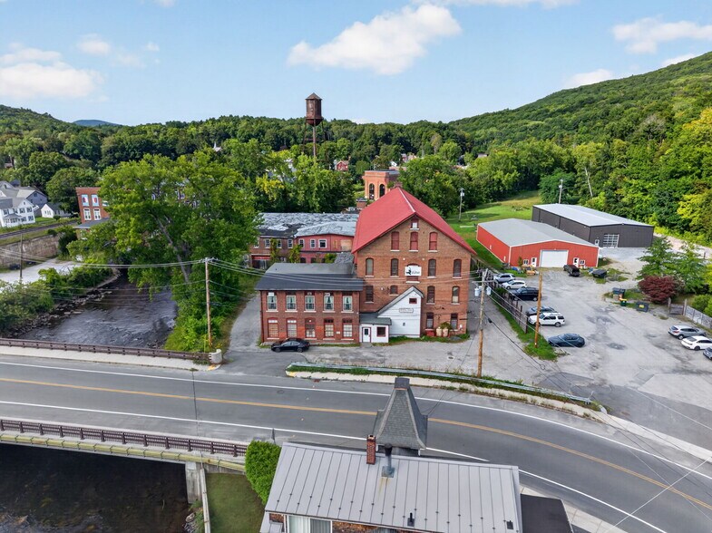 More Photos Of 420 Park St, Housatonic Flex For Sale