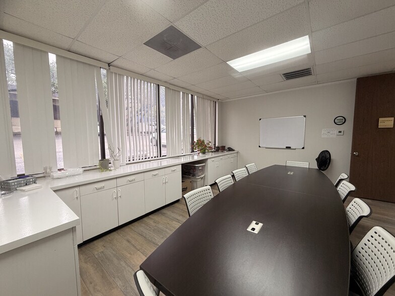 More Photos Of 10924 Vance Jackson Rd, San Antonio Medical For Lease