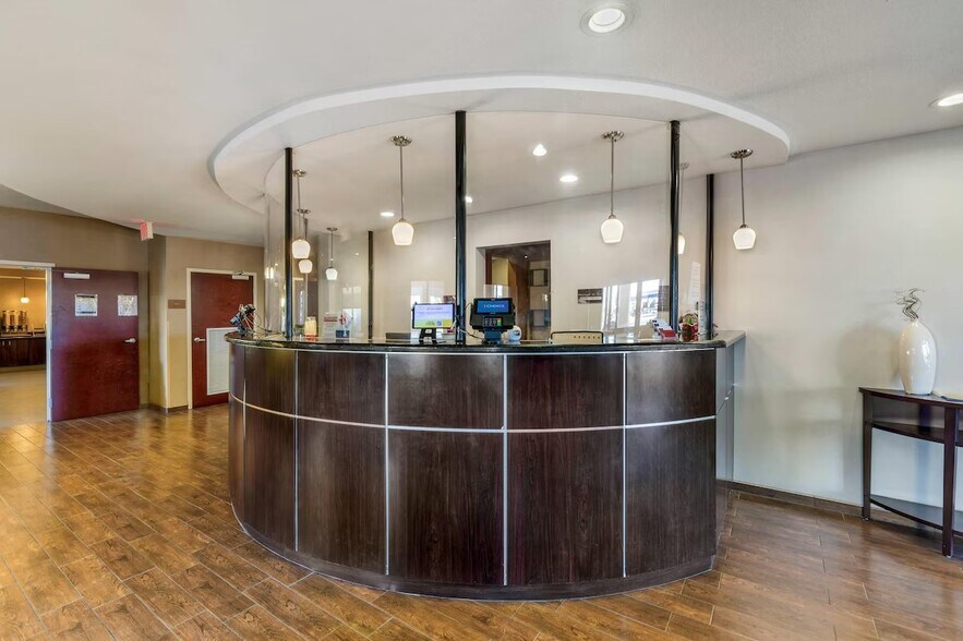 More Photos Of 700 W Donlon St, Blythe Hotel For Sale