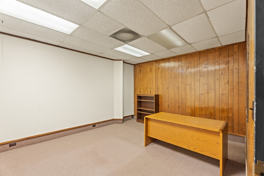 More Photos Of 1212 S Air Depot Blvd, Oklahoma City Office For Sale