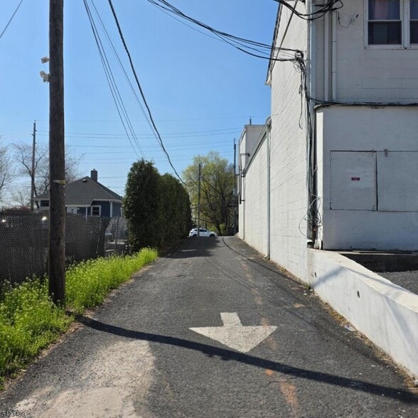 More Photos Of 713 E Main St, Bridgewater General Retail For Lease