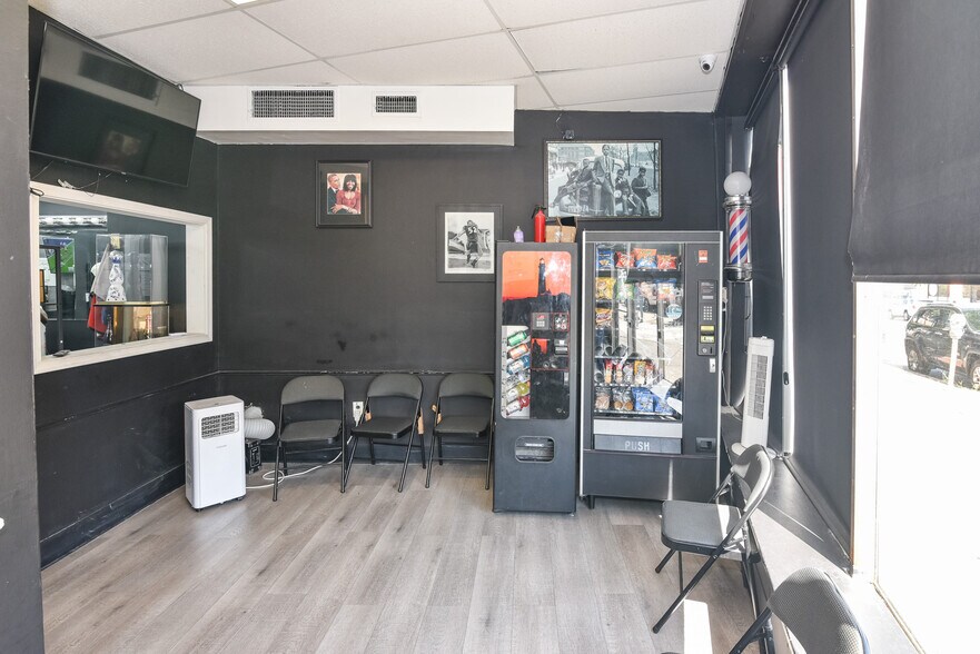 More Photos Of 5900 York Rd, Baltimore Storefront Retail Office For Sale