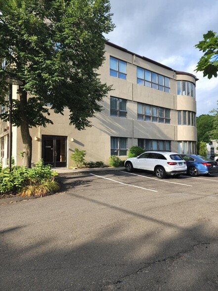More Photos Of 72-74 North St, Danbury Office For Lease