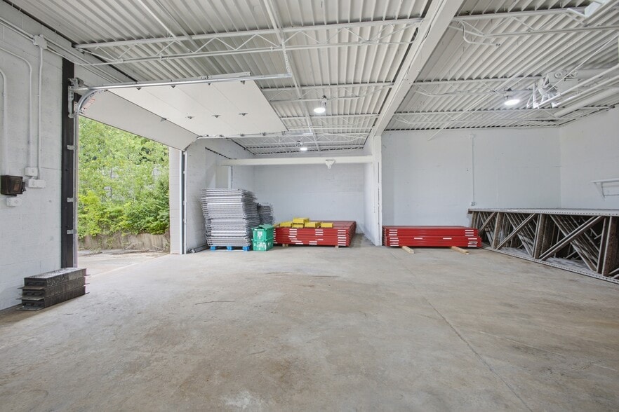 More Photos Of 5629 Raytown Rd, Raytown Industrial For Sale