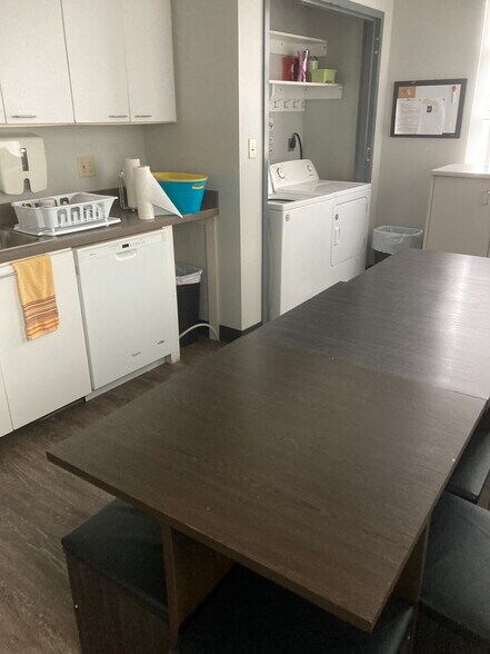 More Photos Of 3510 Clinton Pl, Lawrence Medical For Lease