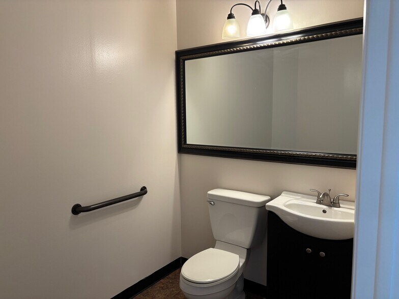 More Photos Of 113 S Macdill Ave, Tampa Office For Sale