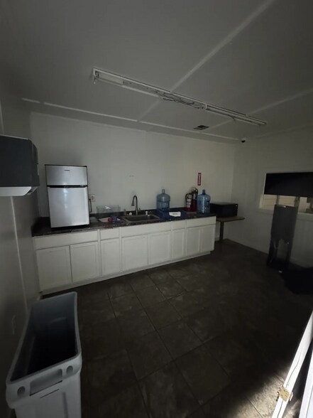 More Photos Of 3105 E Reno Ave, Oklahoma City Warehouse For Lease