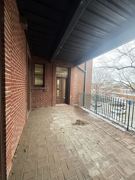 More Photos Of 100 W Franklin St, Richmond Office Residential For Lease