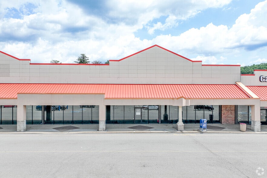 More Photos Of 200-300 Hillcrest Shopping Ctr, New Kensington Unknown For Lease