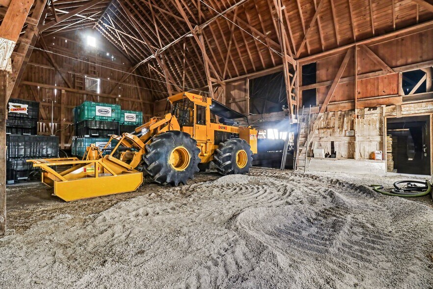 More Photos Of 4685 W US Route 20, Gibsonburg Light Distribution For Sale