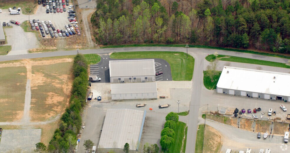 More Photos Of 7491 Hagers Hollow Dr, Denver Warehouse For Lease