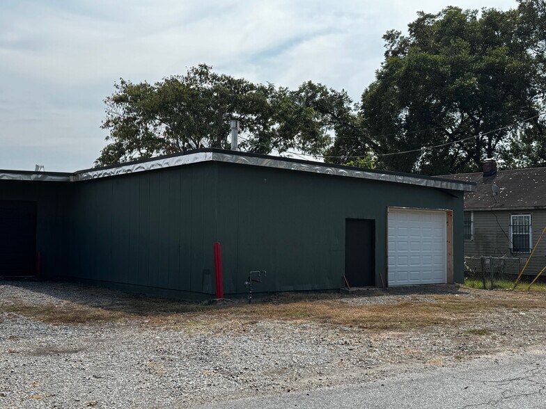 More Photos Of 400-404 Dixie Ln, North Little Rock Warehouse For Sale