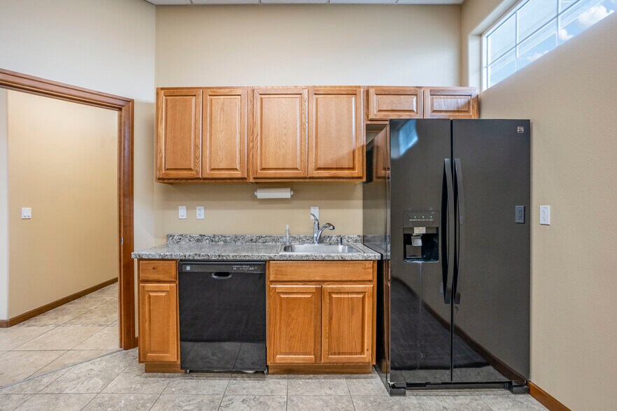 More Photos Of 501 N Quay St, Kennewick Warehouse For Lease