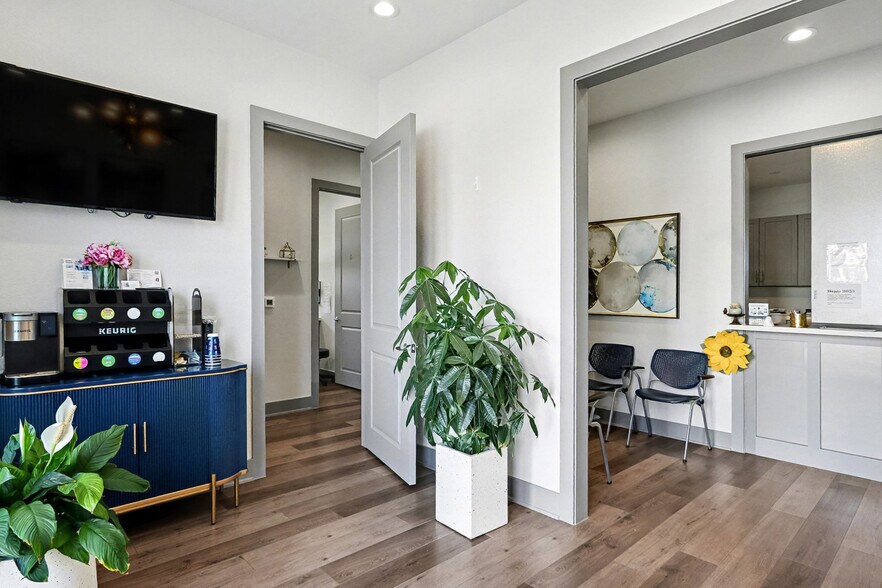 More Photos Of 205 Bella Katy Dr, Katy Medical For Sale