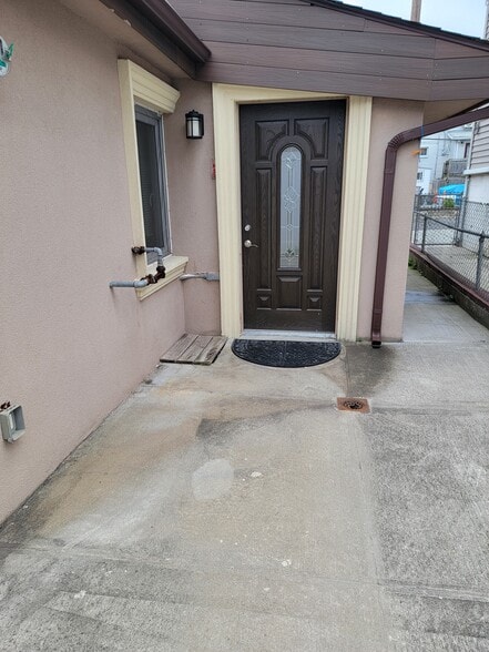 More Photos Of 115 Gain Ct, Brooklyn Flex For Sale