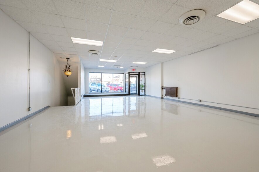 More Photos Of 6615 Cermak Rd, Berwyn Storefront Retail Residential For Lease