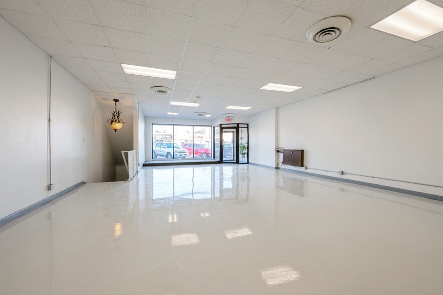 More Photos Of 6615 Cermak Rd, Berwyn Storefront Retail Residential For Sale