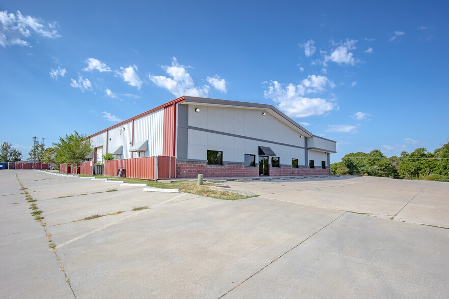 More Photos Of 1940 Harper St, Choctaw Medical For Lease