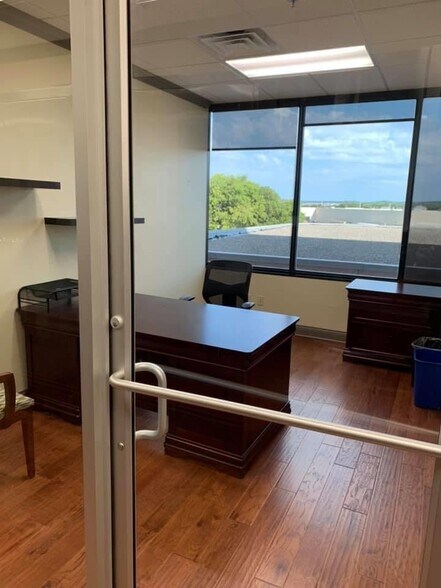 More Photos Of 222 Sidney Baker St S, Kerrville Office For Sale