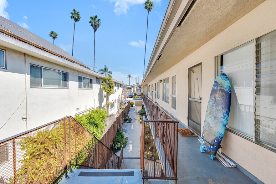 More Photos Of 1531 Corinth Ave, Los Angeles Apartments For Sale
