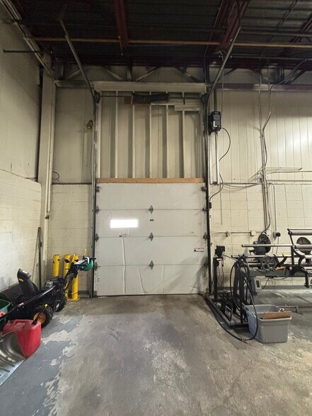 More Photos Of 1530 Progress Rd, Fort Wayne Manufacturing For Sale