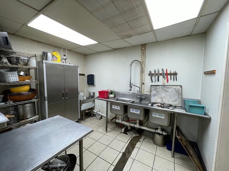 More Photos Of 5214 Botham Jean Blvd, Dallas Lodge Meeting Hall For Sale