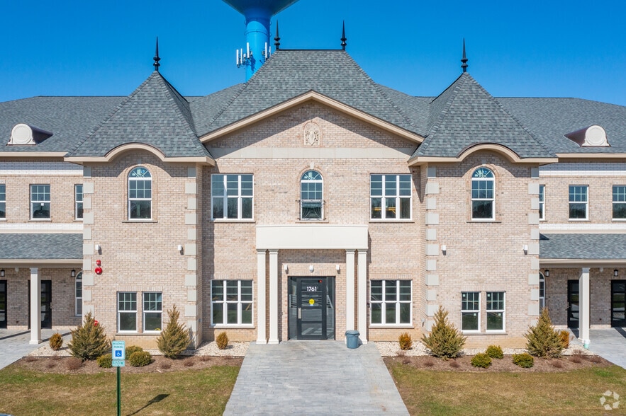 More Photos Of 1741-1761 N Dilleys Rd, Gurnee Office For Lease