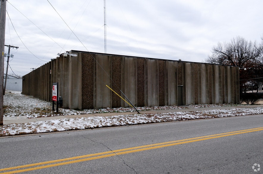 More Photos Of 8901 Washington St, Kansas City Showroom For Sale