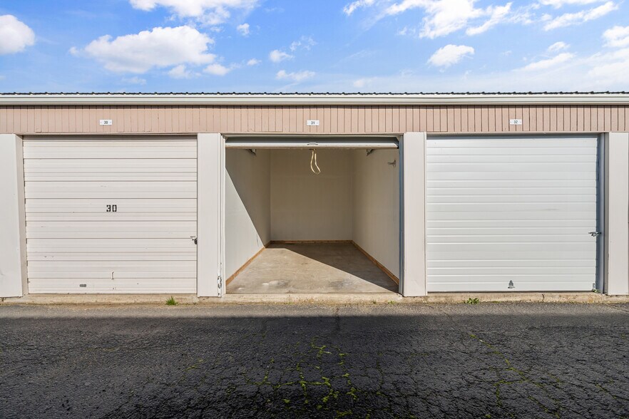 More Photos Of 402 W Clark St, Medford Self Storage For Sale