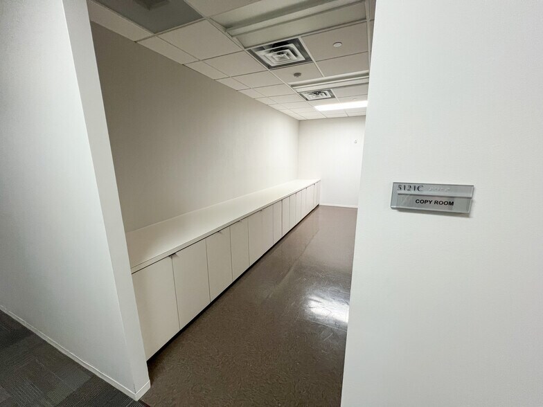 More Photos Of 303 Veterans Airpark Ln, Midland Office For Lease