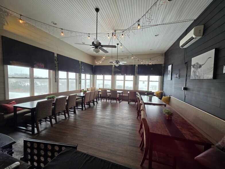 More Photos Of 4466 Horseshoe Bend Pky, Village Of Four Seasons General Retail For Sale