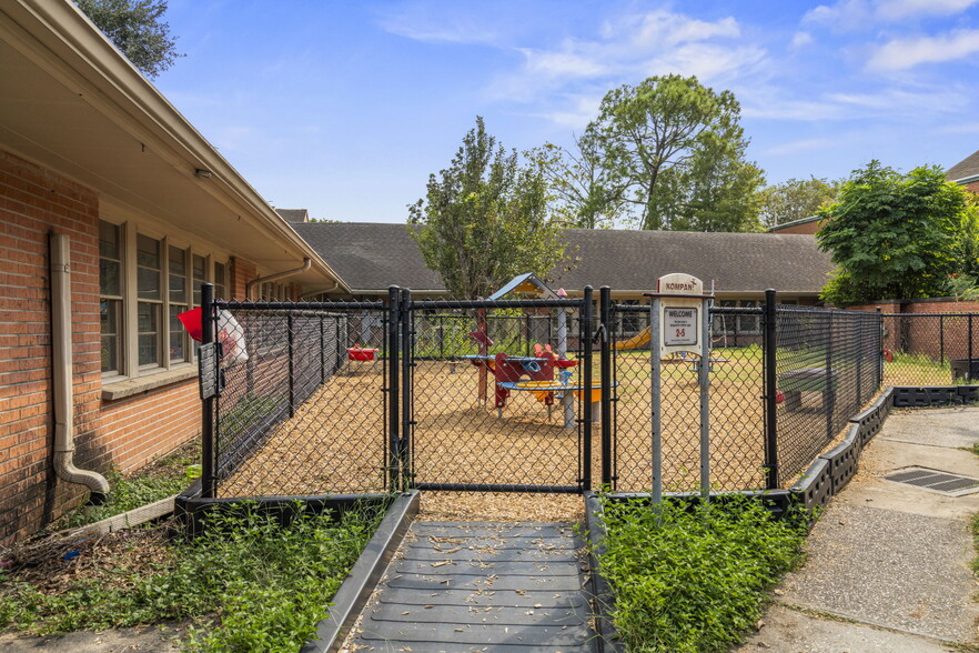 More Photos Of 3511 Linkwood Dr, Houston Religious Facility For Sale