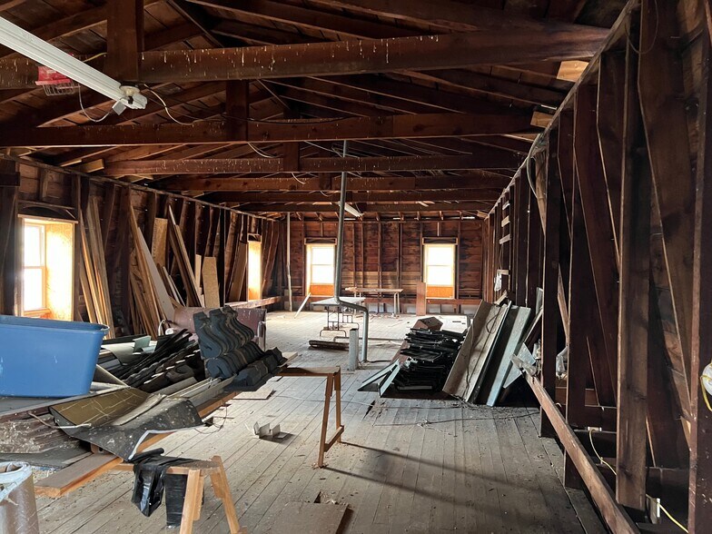 More Photos Of 121-125 N Main St, Woodstock Storefront Retail Residential For Sale