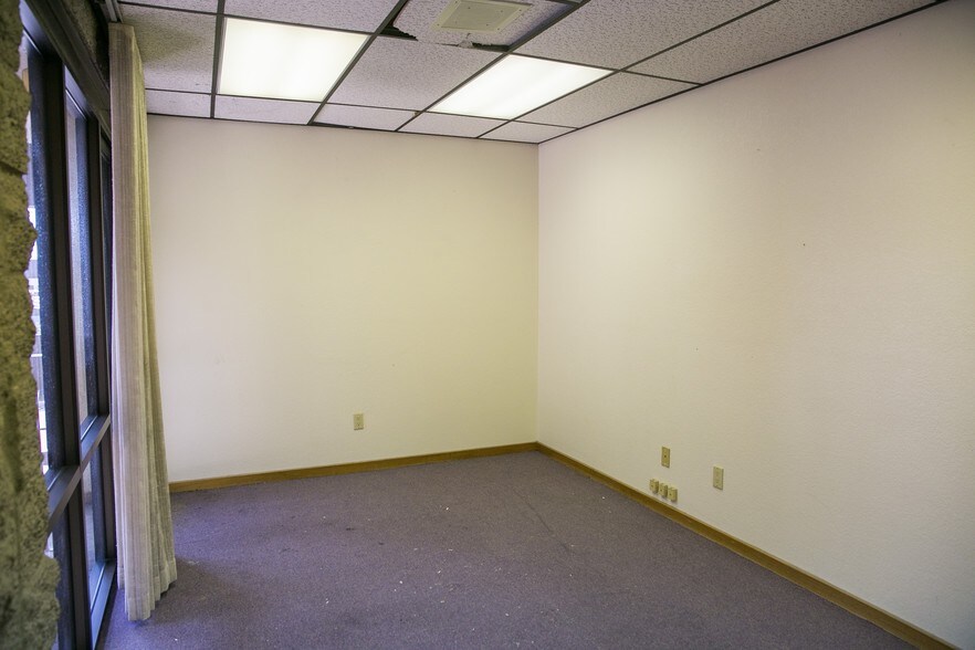 More Photos Of 165 E Southern Ave, Mesa Loft Creative Space For Lease