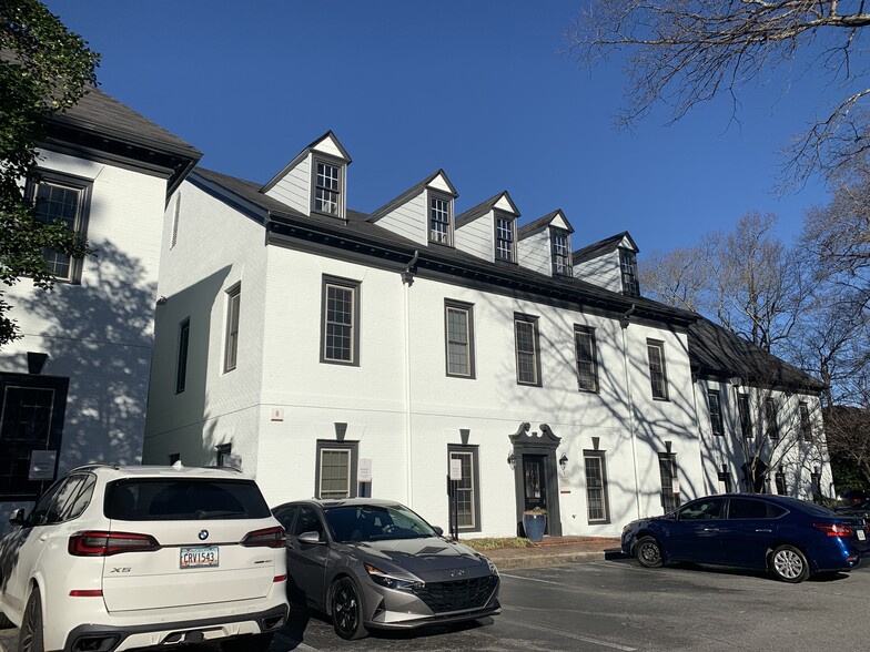 More Photos Of 4840 Roswell Rd NE, Atlanta Unknown For Lease