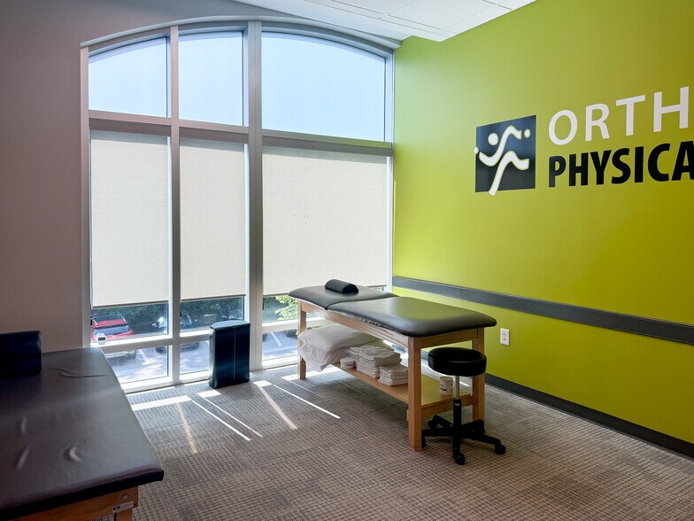 More Photos Of 1021 Darrington Dr, Cary Medical For Lease