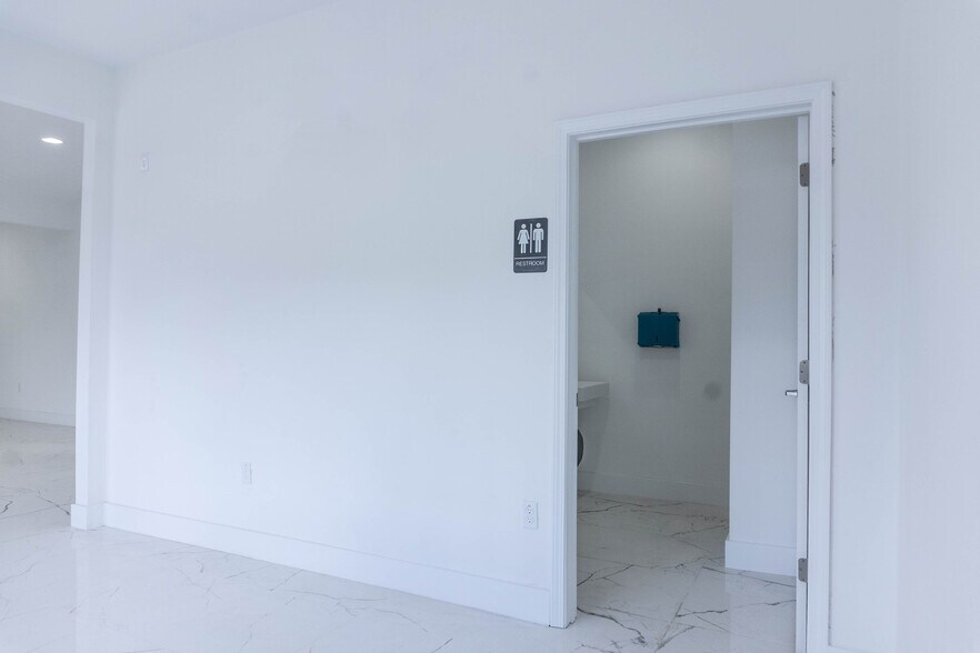 More Photos Of 122 Atando Ave, Charlotte Service For Lease