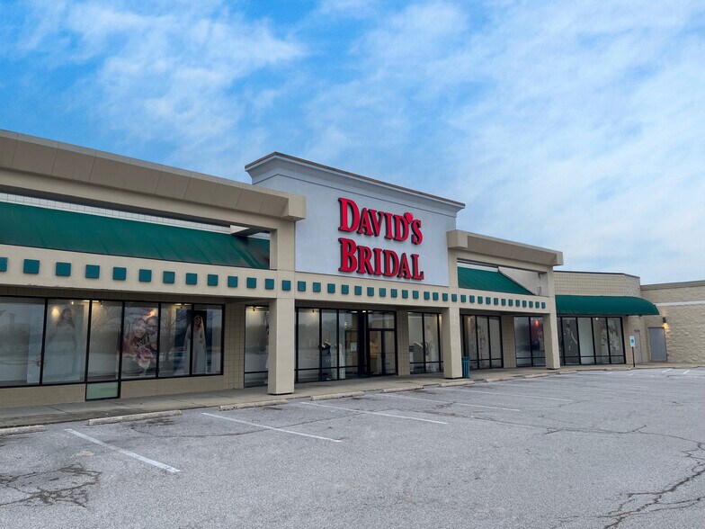 More Photos Of 1-125 Plaza Dr, Fairview Heights Storefront For Lease