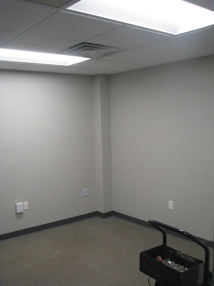 More Photos Of 1752 Velp Ave, Howard General Retail For Lease